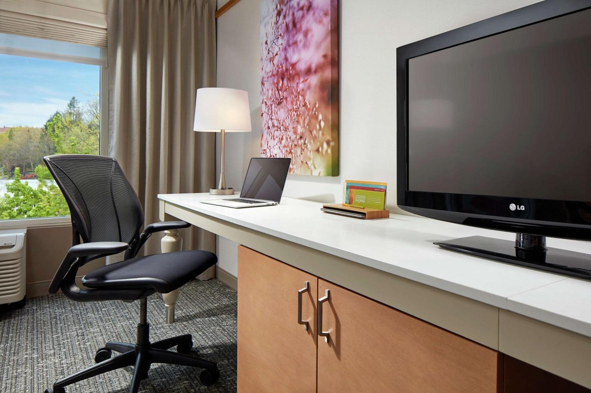 Hilton Garden Inn Portland Lake Oswego Exterior foto