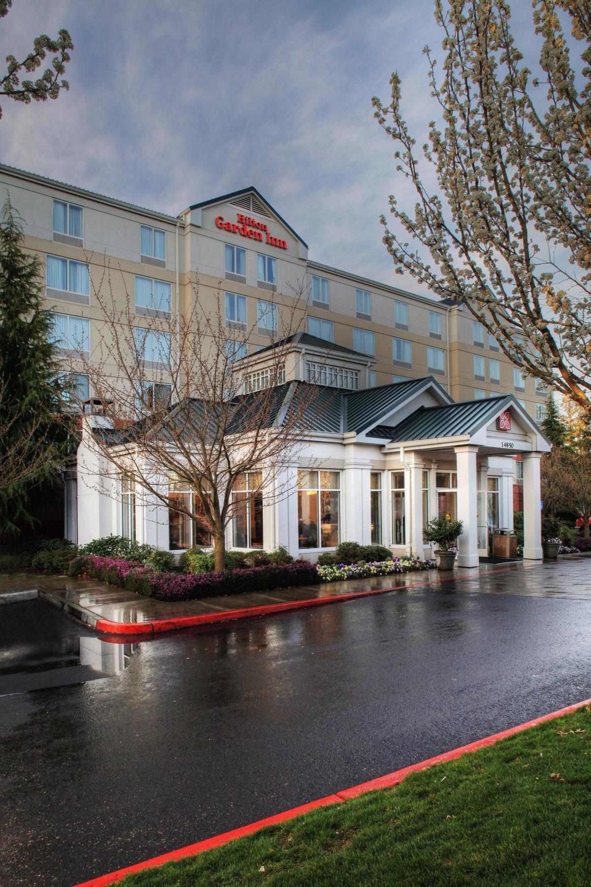 Hilton Garden Inn Portland Lake Oswego Exterior foto